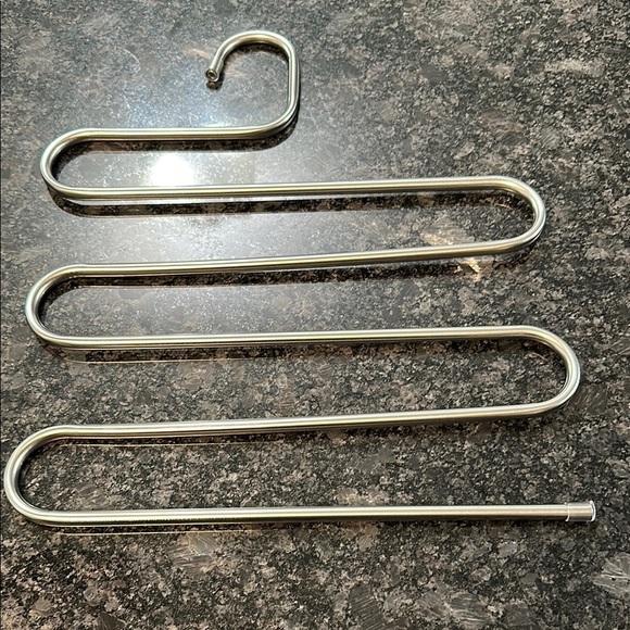 Layered Hanger Sleek Silver Metal Organizer - Leggings Jeans Skirts Scarves NWT - Picture 1 of 6